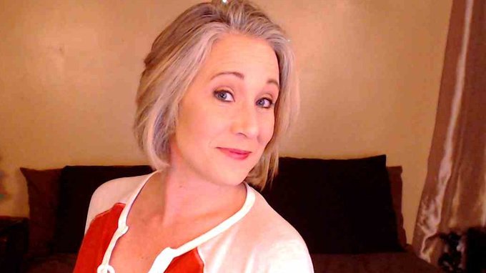 Mmm...Make Mommy's👇Monday Morning!! Cum w/me 9 am CST today @ https://t.co/BhmXjSk9Kn  😘🥰 https://t.<a href="/tag/hotmommy"class="tags"><span>#hotmommy</span></a><a href="/tag/momsex"class="tags"><span>#momsex</span></a>