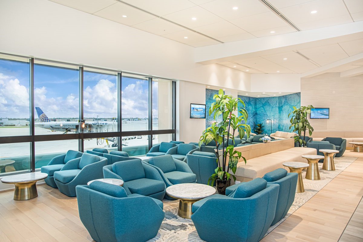 TAVprimeclass's tweet photo. Primeclass Lounge has opened its doors at Palm Beach International Airport! You can just feel the summer and good vibes from our Lounge.🌴☀️🏄♂️🌊 #primeclassexperience #expecttheunexpected #primeclassworld #stylish #palmbeach #comfortable #homelikefeeling https://t.co/cjCiM82N5z