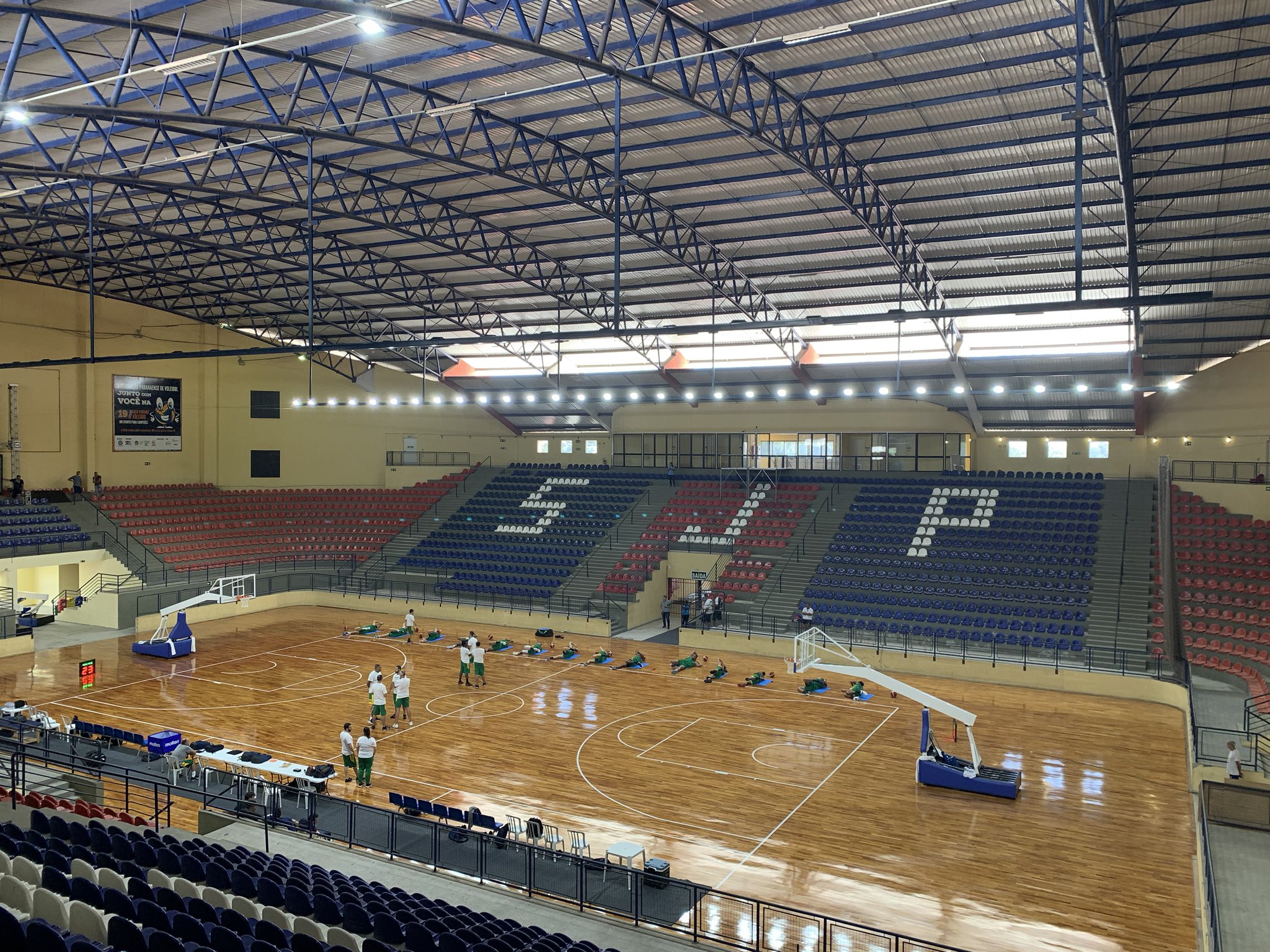 Basquete Brasil - CBB - Domingão com o Brasa em quadra! Vem que tem Brasil  x Sérvia pela Copa do Mundo sub-19 masculina 🏀 ⏰7h30 📺 da FIBA  Soltamos os pitbull 🔥