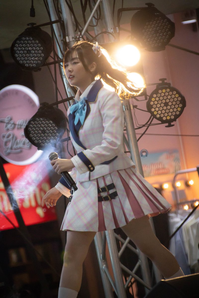 khclemop's tweet image. #KhaminBNK48 ทัศนคติดี มารยาทงาม มีความเป็นธรรมชาติ เวลาเบลอๆอาจจะเด๋อๆไปบ้างเห็นแล้วเอนดู น่ารักๆ 💙
- #ขมิ้นหยุดซอยขา นาที15.38 youtu.be/zy5qrmNrUbE
-mvแรก 
-ละครเรื่องแรก บท:ฝน #ลูกเหล็กเด็กชอบยก  ดูที่ vipa.me facebook.com/KhaminGarden/v…