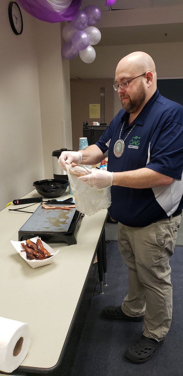 mrsDlarson's tweet photo. @ifly1848v Jim Gray brought home the bacon. Phone bank gods are happy! #TriviaWeekend https://t.co/2APhp2n7ft
