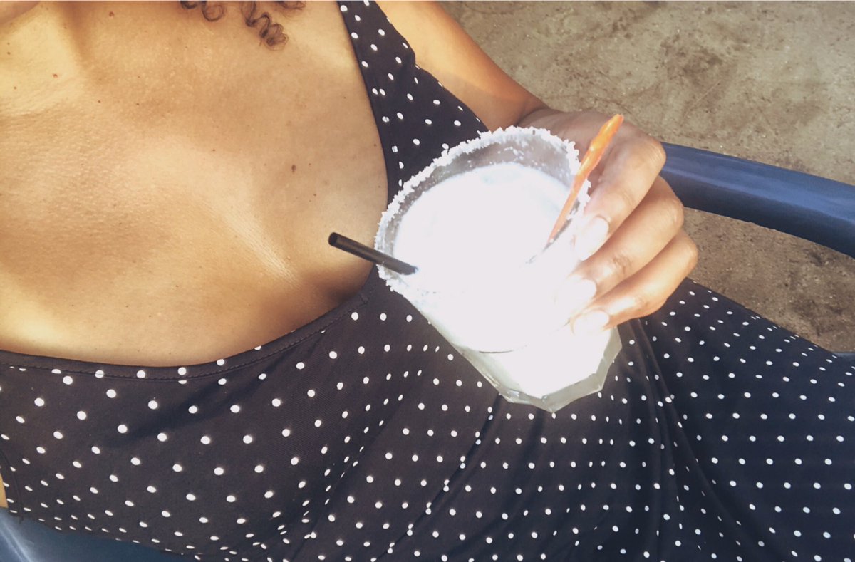 taniadesiles's tweet photo. À la vôtre 🍸🌴☀️ #punchcoco https://t.co/OAQrttD44R