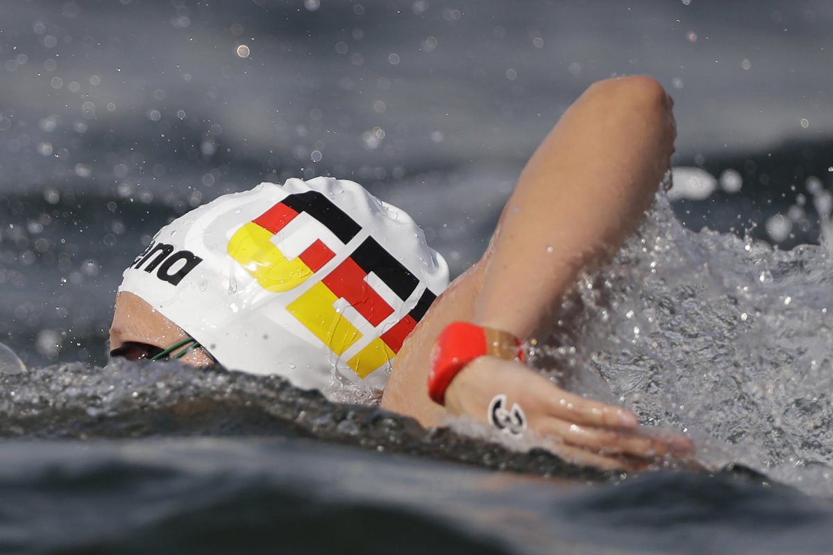 TeamD's tweet photo. Kompletter Medaillensatz für den Deutschen Schwimm-Verband!🥇🥈🥉 Beim Freiwasser-Weltcup in Doha gewinnt L. #Beck über 10 km bei den Frauen. 😍 R. #Muffels und F. #Wellbrock landen bei den Männern auf den Plätzen zwei und drei. 💪🏻
_____
#WirFuerD #TeamDeutschland #RoadtoTokyo https://t.co/yLRByL8JLr
