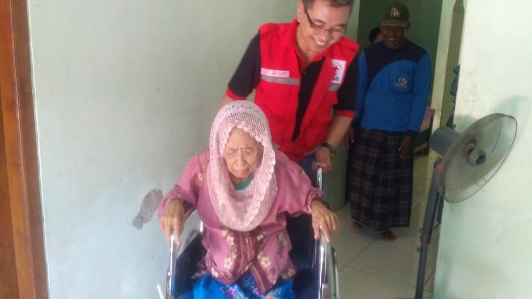 Sabtu, 15 Februari 2020
PMI Kab. Demak menyampaikan bantuan kursi roda kepada Nenek Kumaiyah warga Ds.Babalan RT 02 RW 05.
Semoga bermanfaat ya #sahabatPMI 

Salam tangguh
Salam kemanusiaan
Siamo tutti fratelli