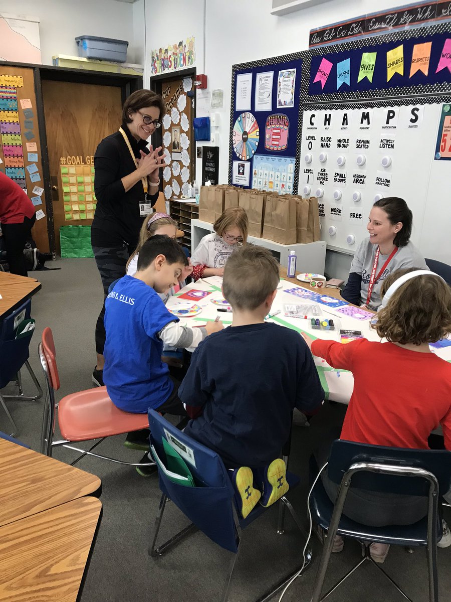 Valentine’s Day Projects &amp; Games! Students wrote kind notes to classmates &amp; made blankets for an Animal Shelter! <a href="/RooseveltD64/">RooseveltD64</a> #EngageD64