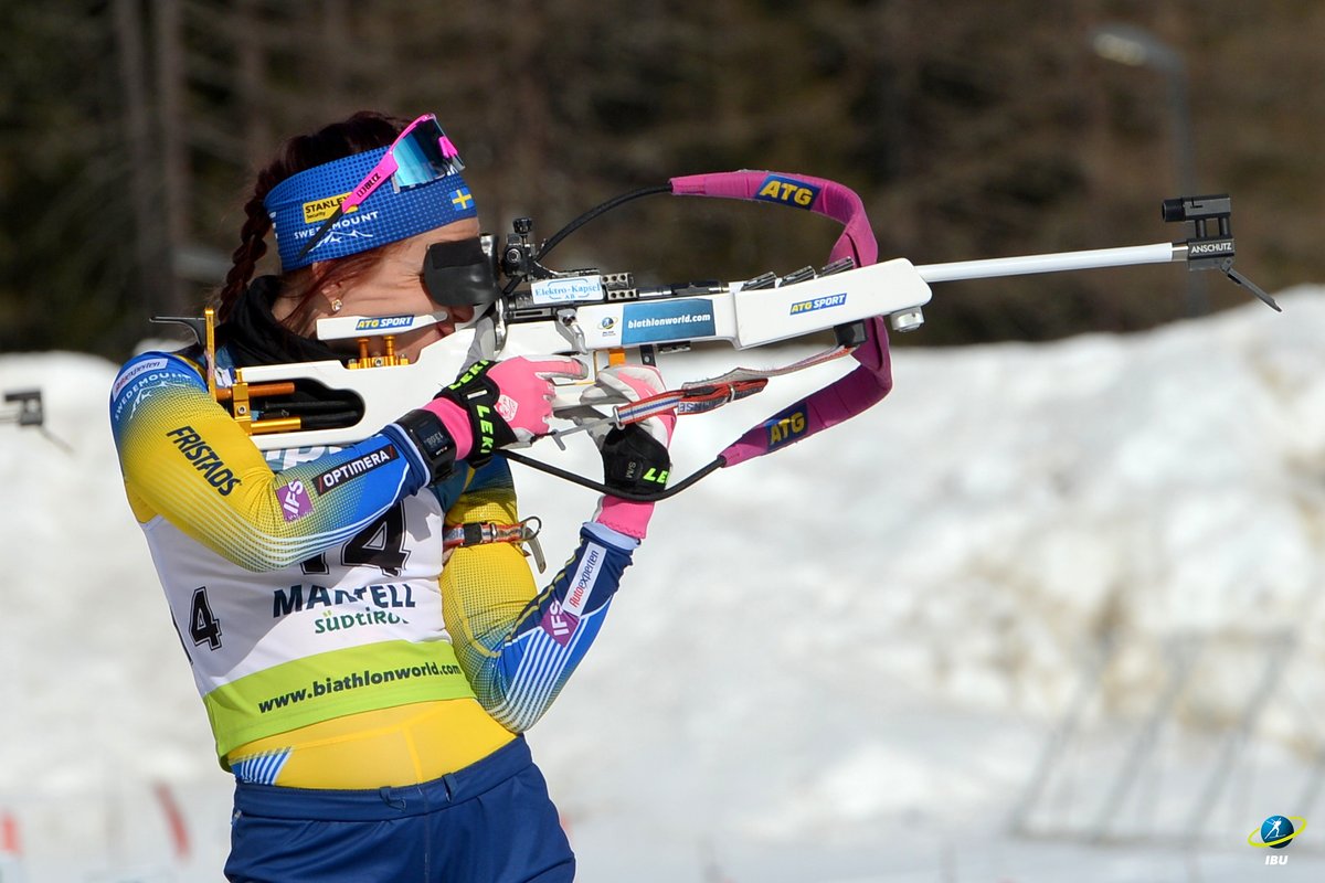 IBU_CUP's tweet photo. 🇸🇪E.Hoegberg, "During zeroing, my shooting was good and @EmmaN_93 said that I could be on the podium today. I replied, 'No! But just in case I am, I will buy you pizza!' So now I have to buy her pizza!" 😆🍕😊

📸: @foto_deubert https://t.co/7kpl7u6s9S