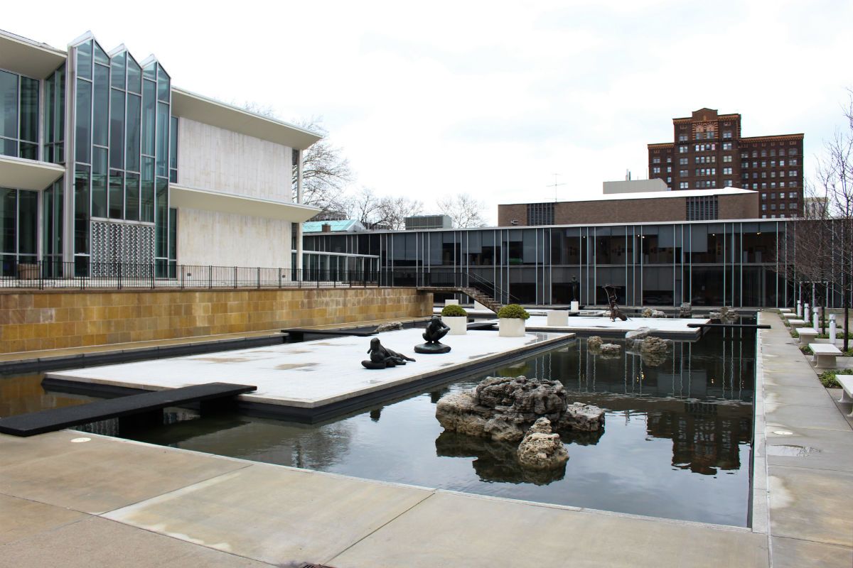 waynestate's tweet image. A chilly day at the reflecting pool

#PhotoOfTheDay 📸: Linda Son
Share your pics and videos at go.wayne.edu/photos/. 
#WayneState #ReflectingPool