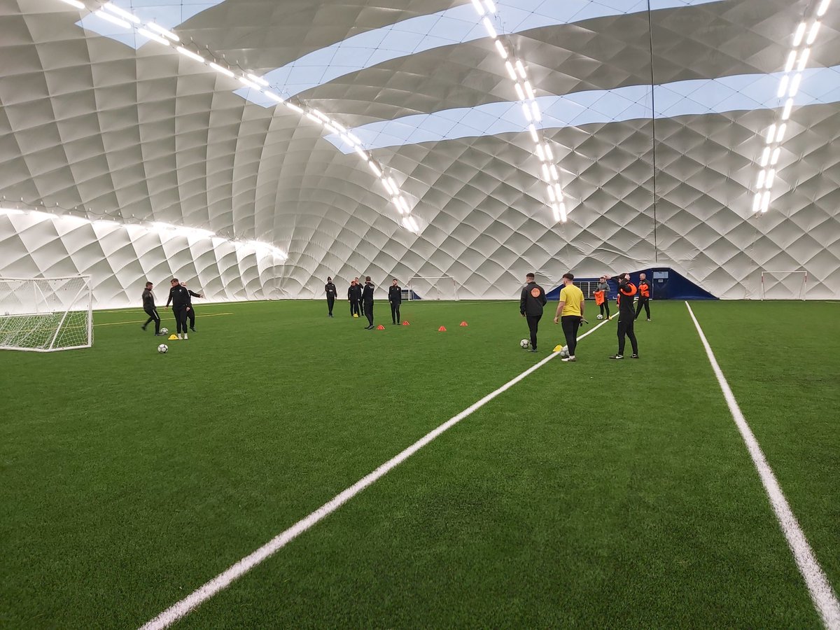 DavidWa37535856's tweet photo. @stjamesswifts business as usual no match today but scheduling a quick training session gots https://t.co/Sb0UYZraUx