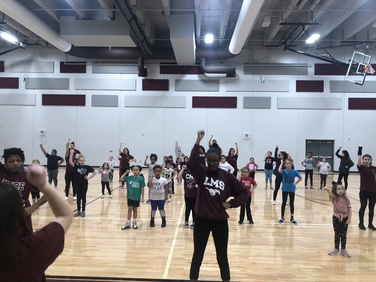 missCulinaryArt's tweet photo. CHS MINI CHEER! @WeAreSC_Cheer @USD305Central @USD305 #minicheer #why305 #chscheer https://t.co/LIVMsHPvBZ