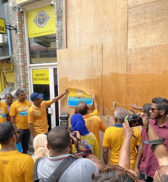 AhmedMahloof's tweet photo. Raeesuljumhooriyya @ibusolih adhi Raees @MohamedNasheed aaieku #Ice2020 Campaign Poster harukurumuge event ge therein. https://t.co/tS5BH7pRIw