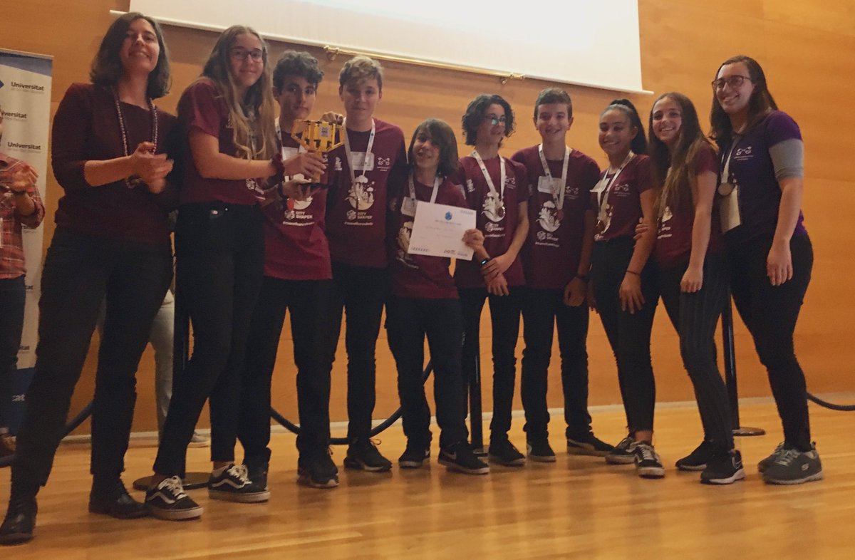 UIBuniversitat's tweet photo. I els equips que han guanyat la @FLLBalears són: 

🥇Equip Robosapiens, del centre Sant Pere.

🥈Equip Where is John, del centre Aula Balear.

Enhorabona! I ara, a concursar a la @FLLSpain, el 28 i 29 de març a Tenerife! 

Moltes gràcies a tots els participants! 🎈 https://t.co/3OFMbRNM61