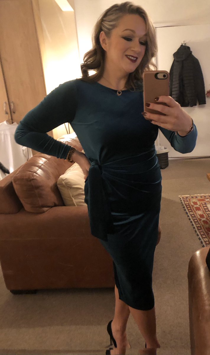 Cato36's tweet photo. Great night finished with a lovely Tropic ABC Cleansed and removed all make up, toned and finished with super greens and skin dream leaving a lovely nourished, glory face ready for beauty sleep! #skincareroutine #smoothingcleanser #vitamintoner #supergreens https://t.co/EvEoa9FT7b