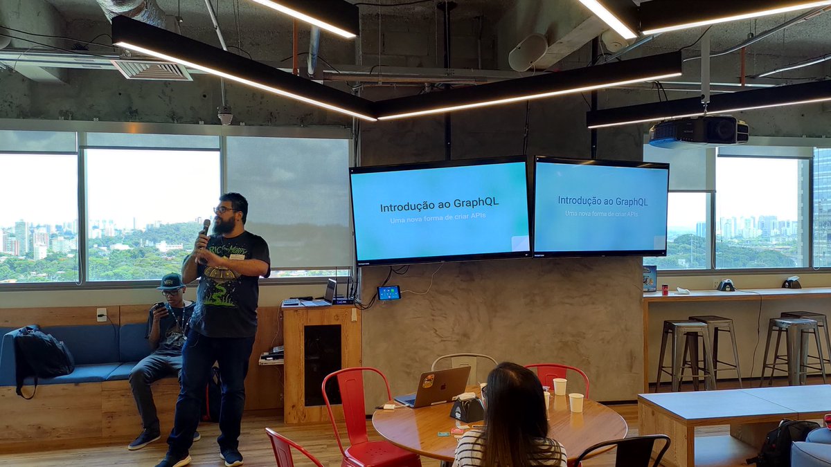 guru_sp's tweet photo. "Introdução ao GraphQL - Uma nova forma de criar API's" com o Fernando Henriques #gurusp #meetup https://t.co/jAtO8w0FEz