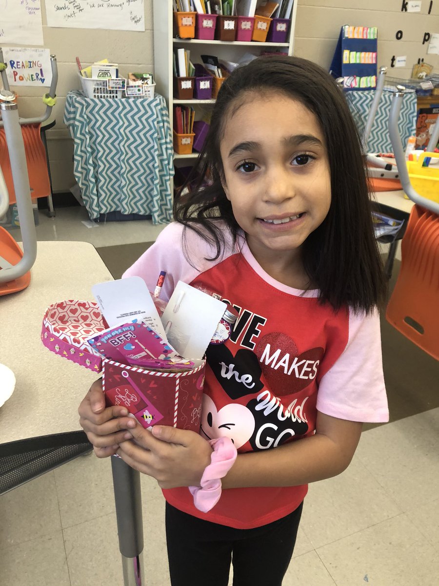 MrsJacksonMoore's tweet photo. Caring Party fun @MooreDMPS #loveMoore #creativity #MooreFun https://t.co/nJJL261ruF