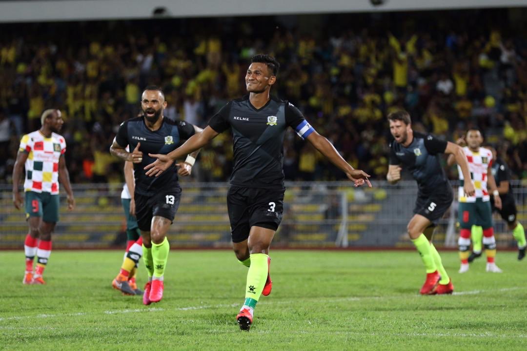 UnifiSports's tweet photo. Jako...Joma...Kelme? 👀
Masih belum ada pengumuman rasmi tentang jersi yang akan digunakan @peraktbgmy di #LigaMalaysia2020. Tapi tengok #TheBosGaurus pakai jersi Kelme ni pun macam on jugak. 😍 Terus muncul juara #UnityShield. RT kalau anda suka jersi ini. #KamiTeamMalaysia https://t.co/46evrPmC8v