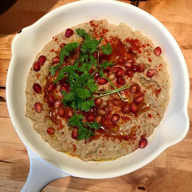 Wist je dat nieuwe dingen leren heel goed is voor je hersenen? Zo blijven ze jong. Ik leerde mezelf vandaag Baba ganoush maken 🤗

#babaganoush #aubergine #lekker #vezels #darmflora #microbioom #meergroenten #tussendoortje #gezondeten #geenrecept