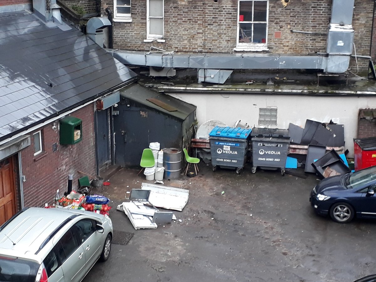 CurciEmanuela's tweet photo. @lovecleanstreet
The car park of SolidarityHouse needs to be cleaned up! Unpunished dumping invites more dumping.
@Brent_Council @kkrupas
#willesdengreen
#dumping #flytipping #recycling
#lovewhereyoulive #environment #ClimateChange #keepbritaintidy #lovecleanstreet https://t.co/ZKtS72lEG1