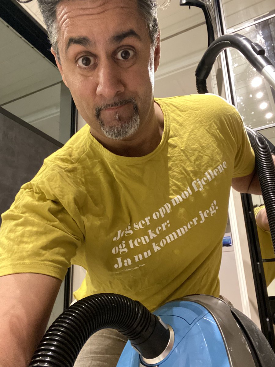 Abid Raja (@abidraja) on Twitter photo Jeg bare; «nå stikker jeg til Trondheim, er <a href="/NRKmgp/">Melodi Grand Prix</a> og sånt». Kona bare; «så du tror huset støvsuger seg sjæl likestillingsminister». Ja, jeg ser mot klokka og tenker, nå gønner jeg på. Jeg bare; «nå stikker jeg til Trondheim, er <a href="/NRKmgp/">Melodi Grand Prix</a> og sånt». Kona bare; «så du tror huset støvsuger seg sjæl likestillingsminister». Ja, jeg ser mot klokka og tenker, nå gønner jeg på.