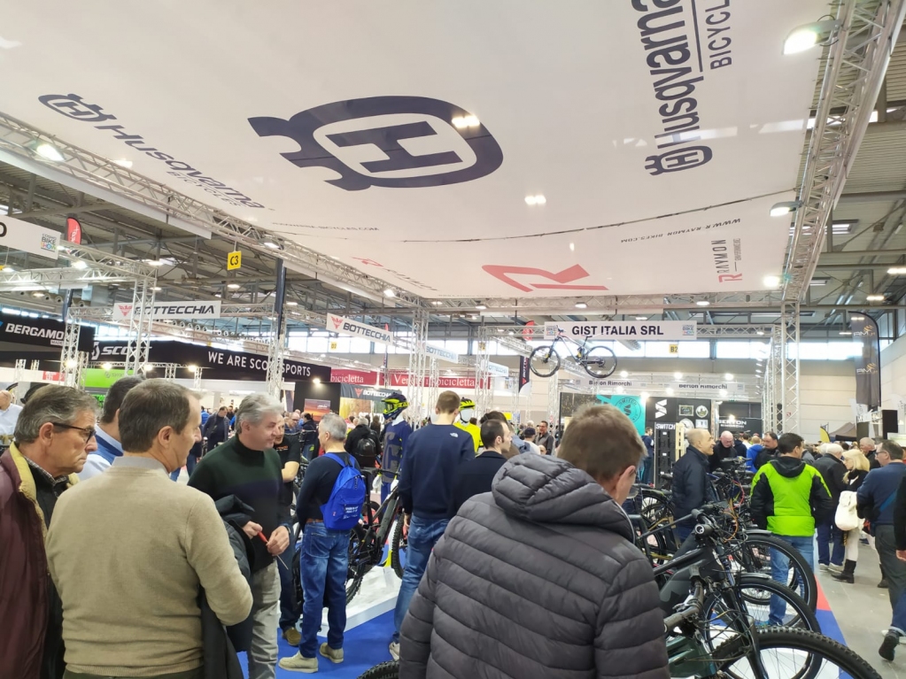 CosmoBike Show tweet media