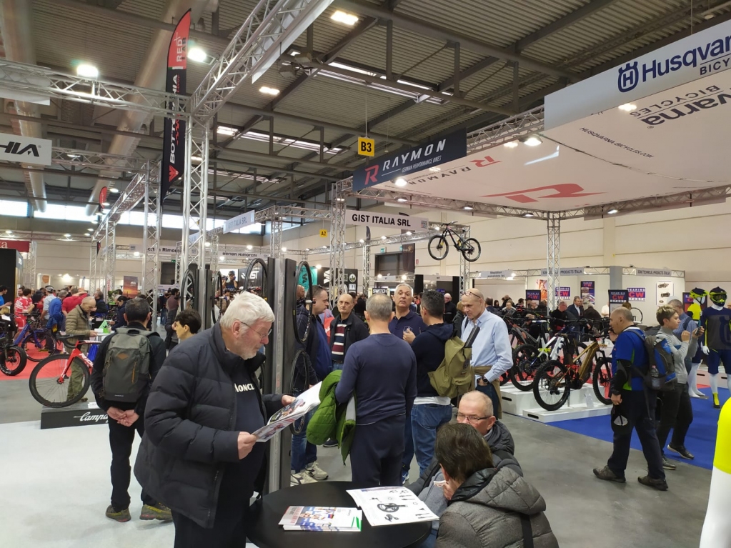 CosmoBike Show tweet media