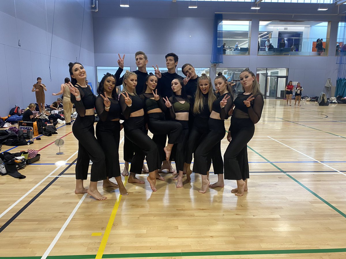 Peace and pout from our novice contemporary team!! 👑 #sotondancecomp2020 <a href="/SotonDance/">Union Soton Dance</a> <a href="/MiddlesexSport/">TEAM MDX - Middlesex Uni Sport</a>