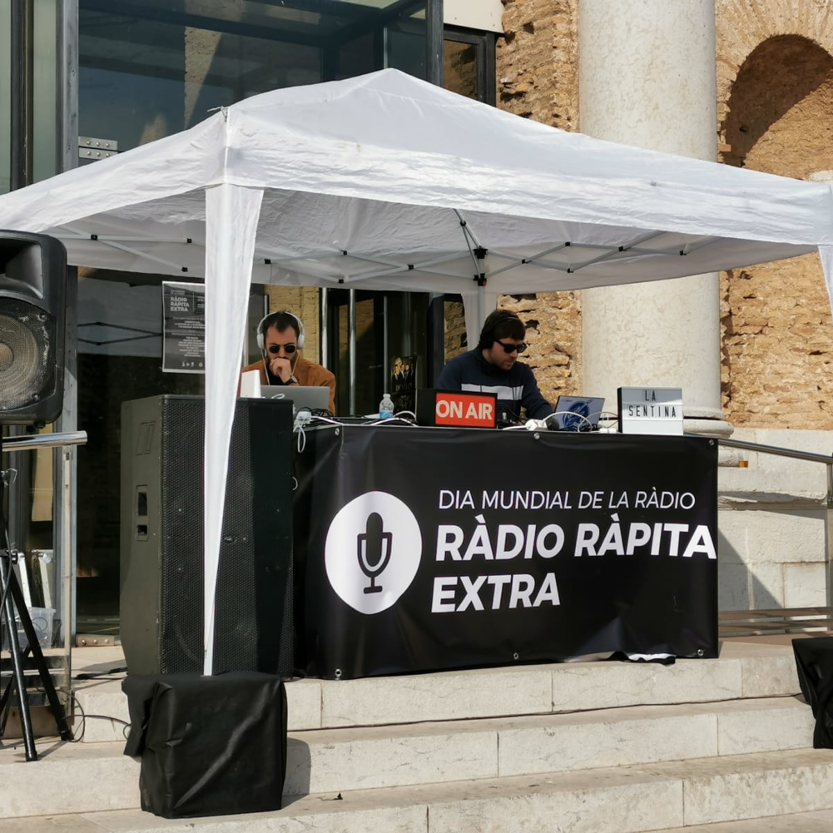 ajlarapita's tweet photo. Bon ambient a l'Església Nova per seguir celebrant el #DiaMundialRadio 📻 amb la IV edició de Ràdio Ràpita Extra.

🎧 Fins les 14 h en directe pel 107.9Fm o https://t.co/yF0OJNdI7b https://t.co/vJI8Rj5cdc