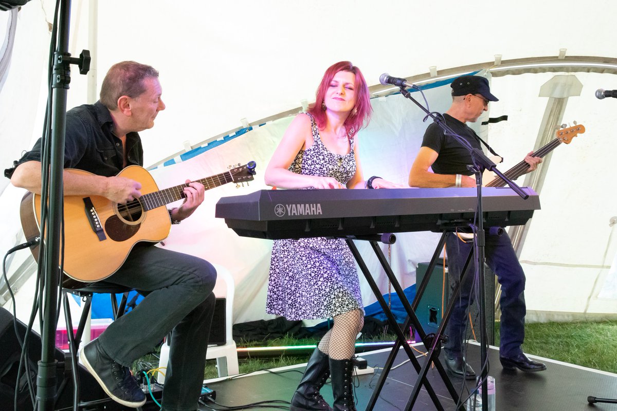 From last year's <a href="/CambsRockFest/">Cambridge Rock Fest.</a>, here's 'Treadmills'.
 
Footage by Trevor Cotterell. Photo by <a href="/howierankin1/">Howard Rankin</a> 

youtube.com/watch?v=Sh3YZC…

Looking forward to heading back to the fest with <a href="/DerechoTheBand/">Derecho</a> in June! xx

#singersongwriter #originalmusic #livemusic #treadmills