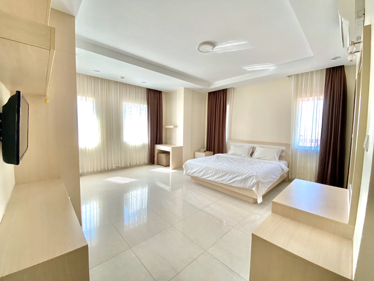 Sovannyka1's tweet photo. | Condo &amp; Apartment For Rent 

 • Location      : Tuol Tompoung 
 • Room Type  : 2bedroom 
 • Rental price : 980$
 • Deposit          : 2month
 • Include        : management Fee , gym, cleaning 1time per week, car park
Email : sovannyka08@gmail.com
096 96 66 367 https://t.co/AMAO5WoOG8