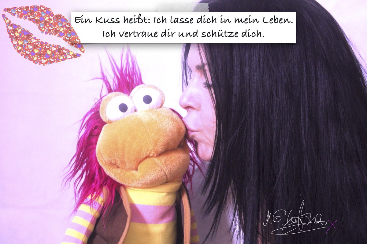 Vom (Schreiben über das) Küssen

Ina Steg @tschabuhjahhh hat Autoren gefragt:
"Was bedeutet dir ein Kuss?"

Ein Kuss heißt: Ich lasse dich in mein Leben.
Ich vertraue dir und schütze dich.

Hier der komplette Blog Beitrag
ina-steg.de/category/theme…

#Mutausbruch #MELeeJonas