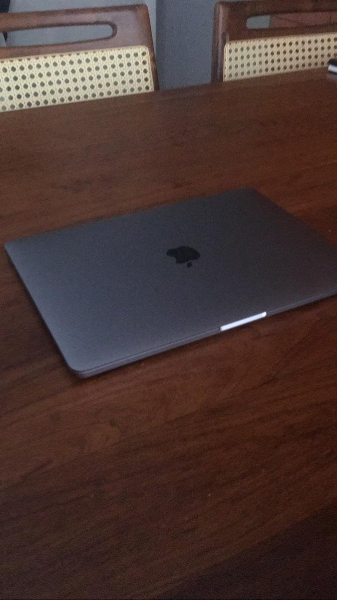 renanmpimentel's tweet photo. Galera, estou vendendo meu macbook, 2018, cinza espacial i5 - 512Gb

RT dos amigos https://t.co/SPOrjl7qJr