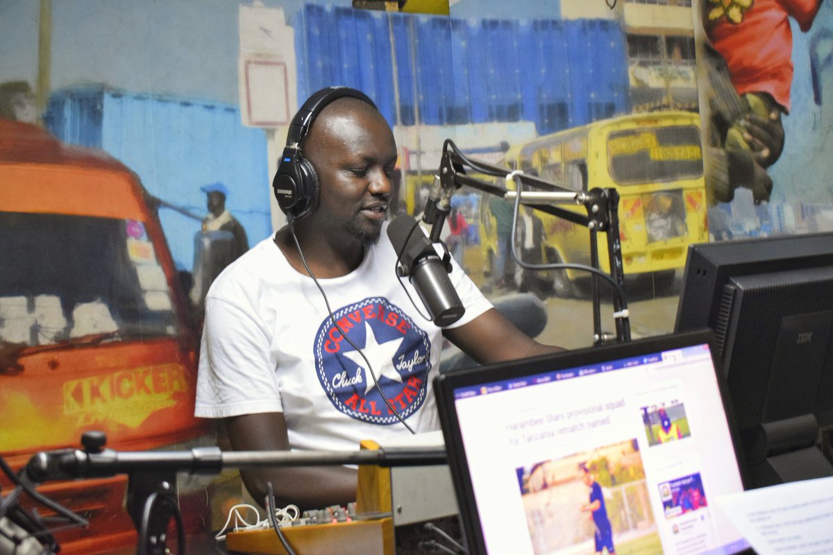GhettoRadio895's tweet photo. Githaa ni ya #Offside with @Curtiswakijeey Keep it locked kama kawa for all the latest in sports till 7pm. Represent area code yako ? 
#KPL #EPL https://t.co/W04TqaGzRq