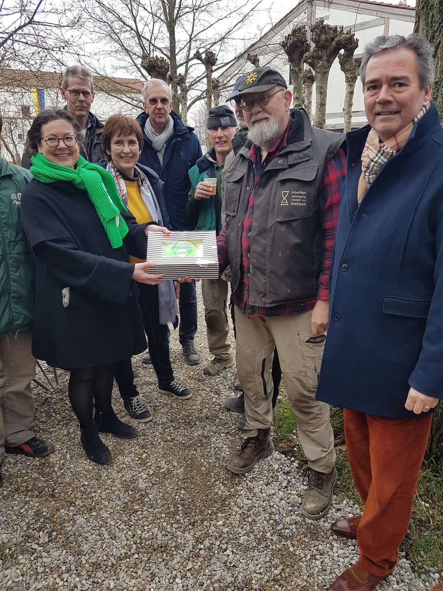 MeindertStolk's tweet photo. Met de Staten-fractiie #PZH #CDA #CDAZH op werkbezoek in het #Archeon in #Alphen. Tgv Valentijnsdag een taart aangeboden aan de vrijwilligers die zich inzetten voor het behoud van ons mooie #erfgoed https://t.co/xMqZ0nKHPx
