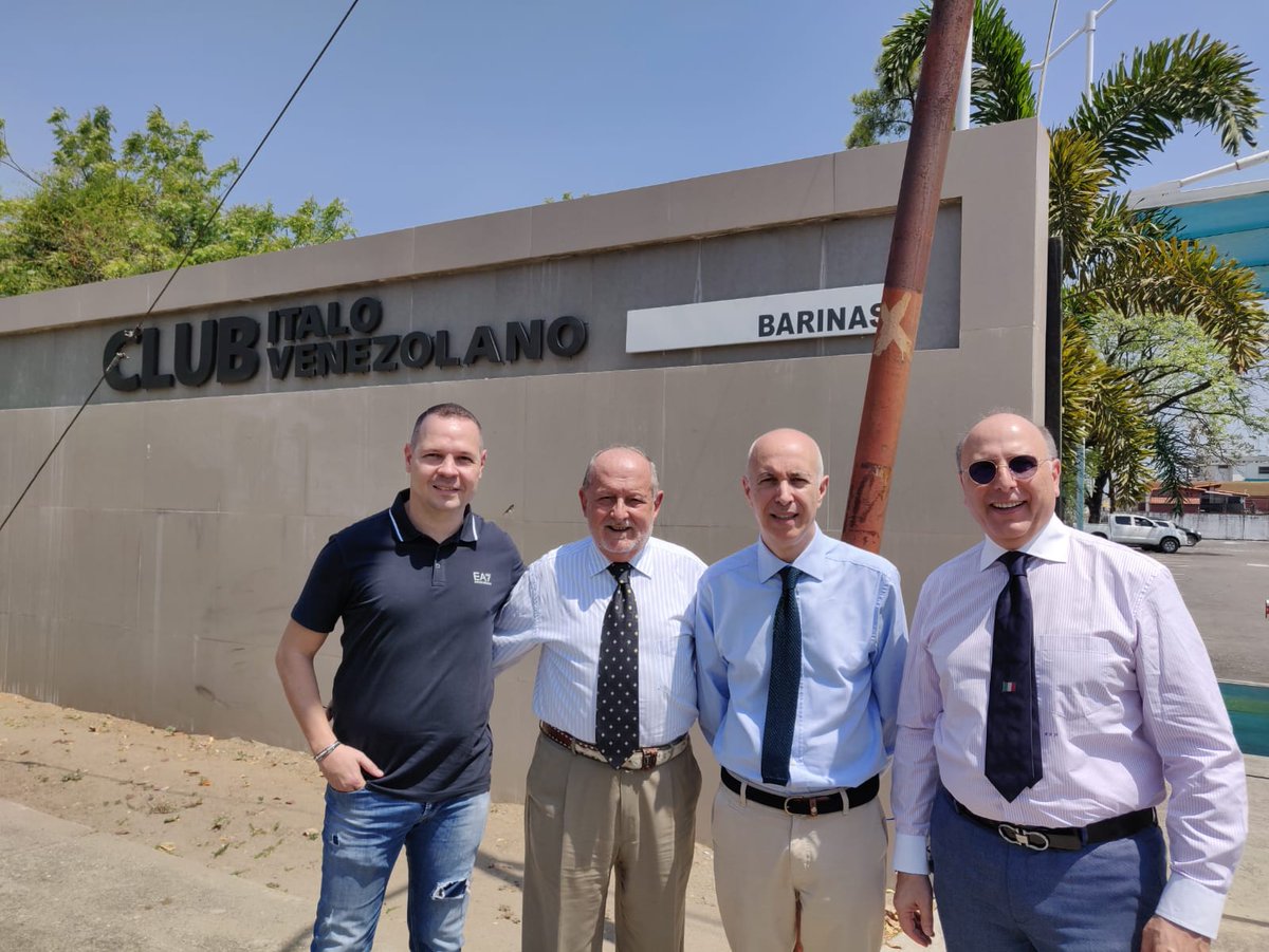 gherardip's tweet photo. En Gira por #Barinas S.E. Embajador🇮🇹 @ItalyinVEN #PlacidoVigo visitó la casa de los #Italianos @CIVBARINAS 🇮🇹 🇻🇪 donde pudo compartir con la colectividad
#ItalianiallEstero
#Farnesina
@ItalyMFA @RicardoMerlo5 @EnricoMora5 https://t.co/dUc2NyMkaG