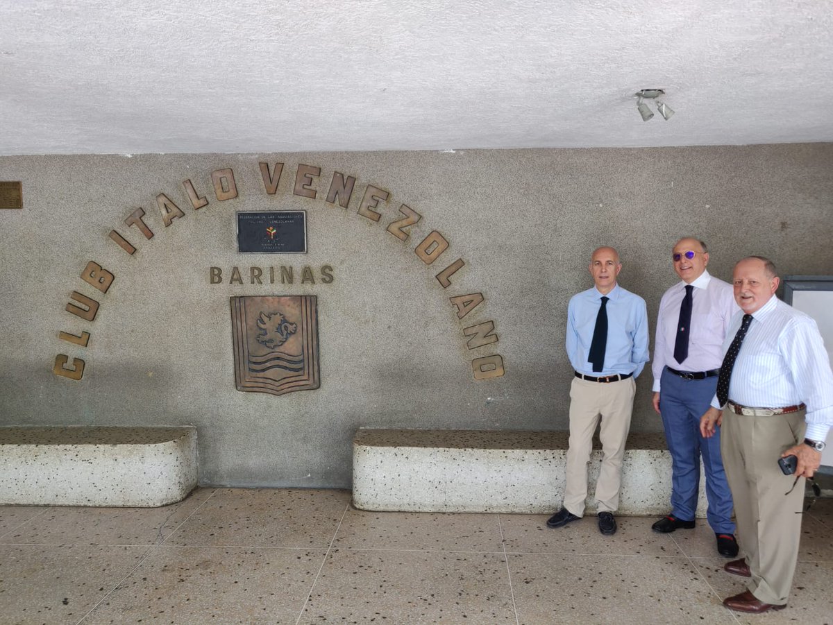 gherardip's tweet photo. En Gira por #Barinas S.E. Embajador🇮🇹 @ItalyinVEN #PlacidoVigo visitó la casa de los #Italianos @CIVBARINAS 🇮🇹 🇻🇪 donde pudo compartir con la colectividad
#ItalianiallEstero
#Farnesina
@ItalyMFA @RicardoMerlo5 @EnricoMora5 https://t.co/dUc2NyMkaG