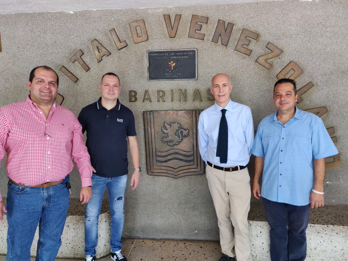 gherardip's tweet photo. En Gira por #Barinas S.E. Embajador🇮🇹 @ItalyinVEN #PlacidoVigo visitó la casa de los #Italianos @CIVBARINAS 🇮🇹 🇻🇪 donde pudo compartir con la colectividad
#ItalianiallEstero
#Farnesina
@ItalyMFA @RicardoMerlo5 @EnricoMora5 https://t.co/dUc2NyMkaG