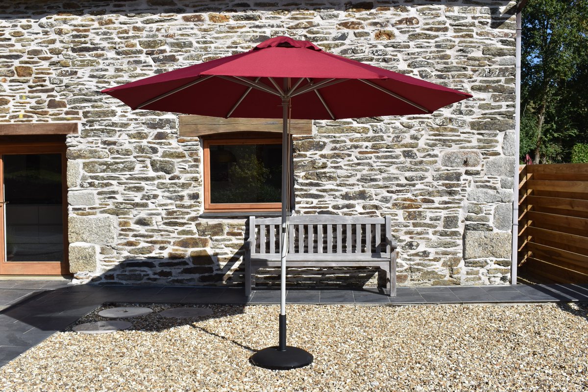 patiouk's tweet photo. Roll on for days when we can erect the garden parasol. 🤣#stormDennis #wetandwindy #weekend #gardenparasols #summertime https://t.co/kxmdNHOGHU