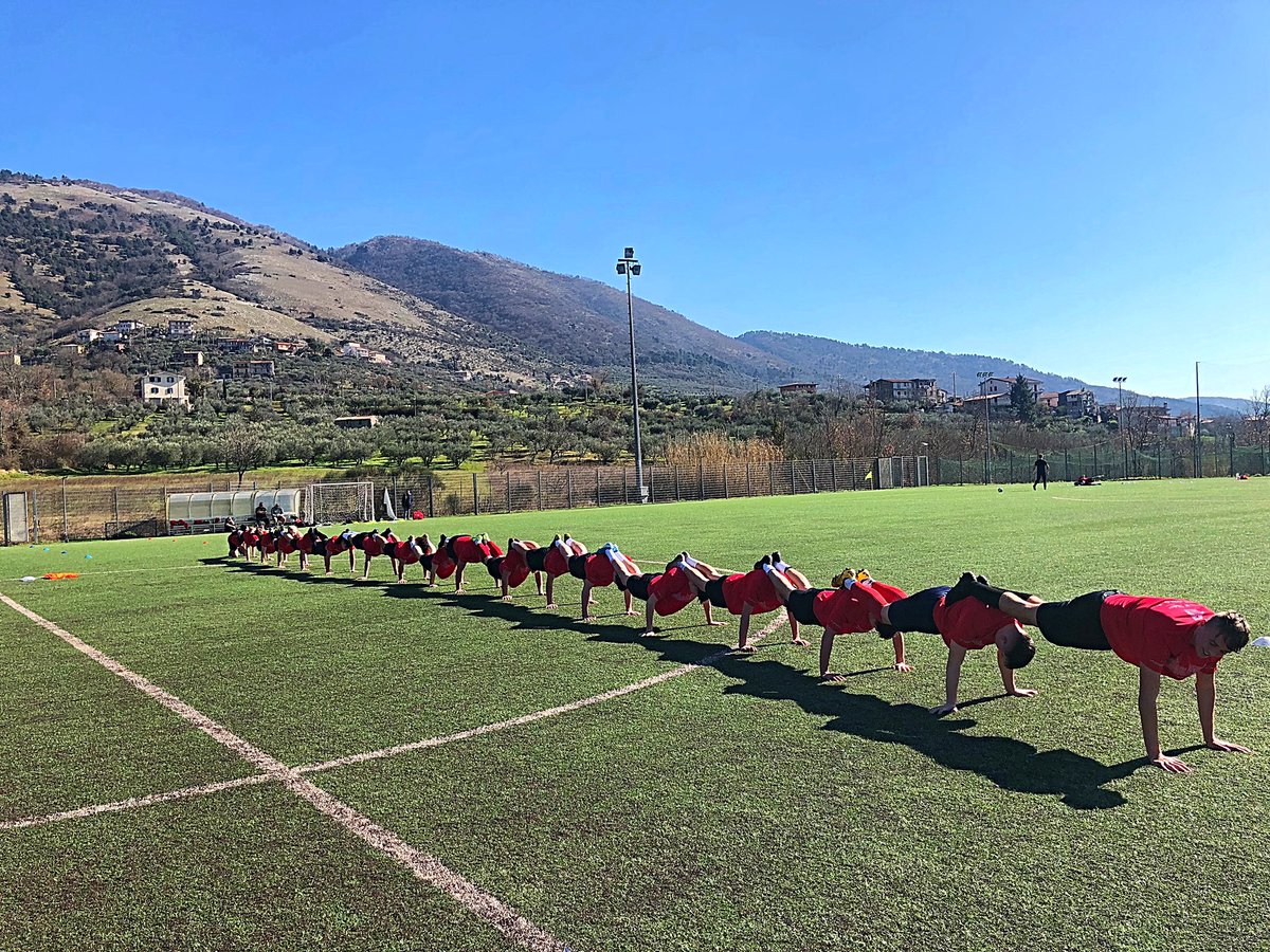 WelshSchoolsFA's tweet image. ROMA CAPUT MUNDI | Boys U18 WCFA &amp;amp; WSFA Update 🏴󠁧󠁢󠁷󠁬󠁳󠁿

🏃🏼‍♂️⚽️ TRAINING.. #Piglio 

👬 #StyleOfPlay and a #TacticalInsight this afternoon from @MarcJiws @AcademiMenai &amp;amp; #JonathanGarcia @CsgSoccer 

👕 @marathoneryri #TrainingTops 

#WSFA #WCFA