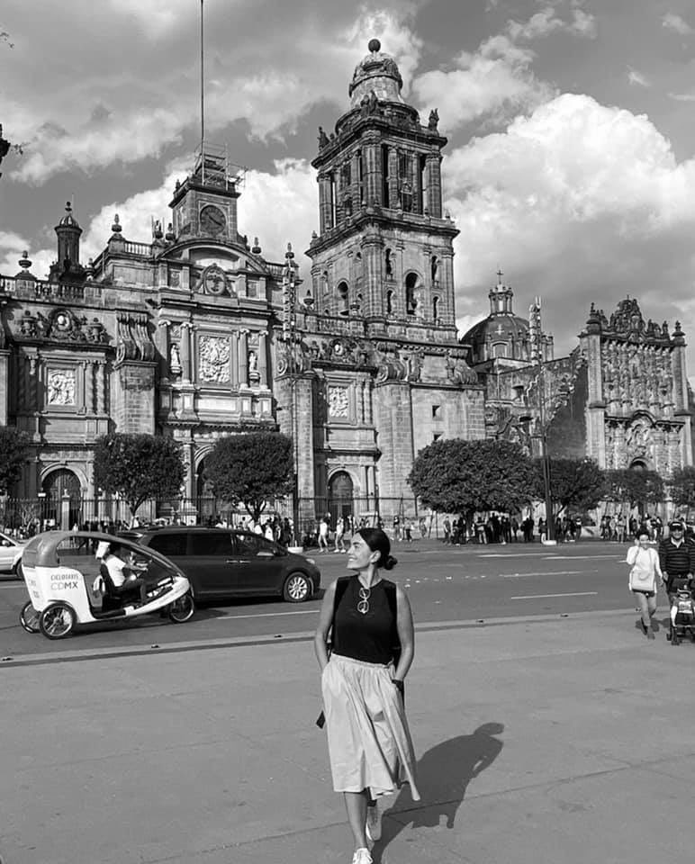 Redif.ce soir 20h dim 13h lun 21h Évasion Mexico city mi amor. Une mégapole au printemps éternel avec son peuple désarmant de gentillesse. Là où j’ai appris que souper au churros et déjeuner aux tacos embellit la vie. Et quand ils disent « no pica » ça pique sur un moyen temps.