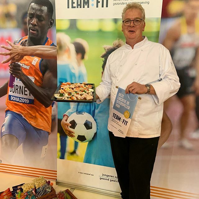 Omnisport Apeldoorn gaat voor goud! Vandaag is ons sportcafé als eerste sportlocatie in Apeldoorn bekroond met een team Fit Goud certificaat #goud #gezondesportkantine ift.tt/37rQE72