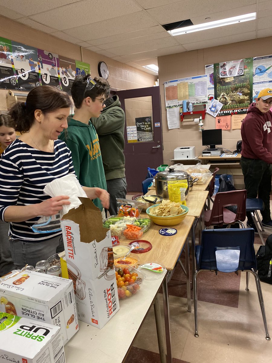 FRC5024's tweet image. Thank you to all the wonderful parents that kept us nourished during our build days this year. You guys are the best! @HBBeal #BuildingRobots #BuildingCommunity #delicious #omgrobots