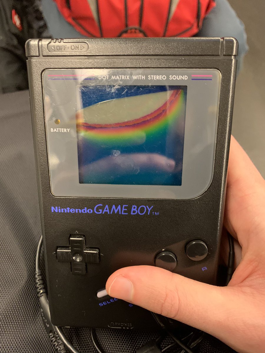 hardcoresoftboy's tweet image. And then my DMG decided on its own that it would much rather be a Game Boy Color. 😕