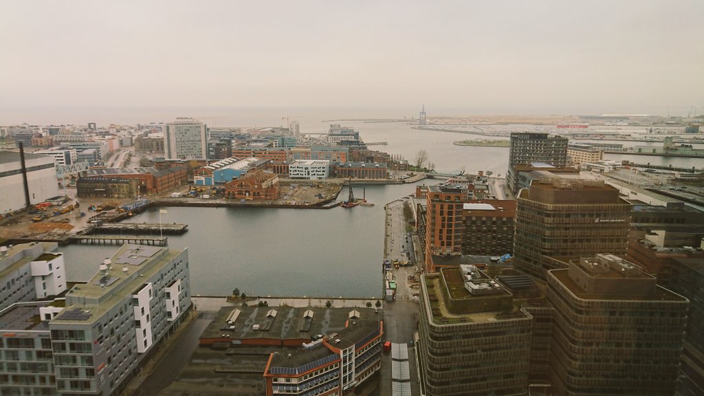 TysonYeen's tweet photo. View from the SkyBar of NFC's new hotel 🍸
#Sweden #bar #skybar #docks #greyday #nfc20 @NordicFuzzCon https://t.co/x3DNJHwHwP