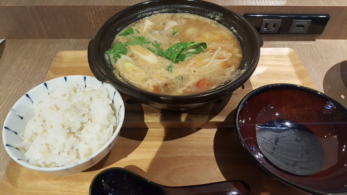 ばくれつ 今日の昼飯 広島バスセンター内のフードコート バスマチにある ますきち広島バスセンター店にて かきの土手鍋 1 280円 税 広島が誇る味噌メーカー マスヤミソの専用味噌がコクのある味わいを出しているので ご飯がおかわり自由なら何杯