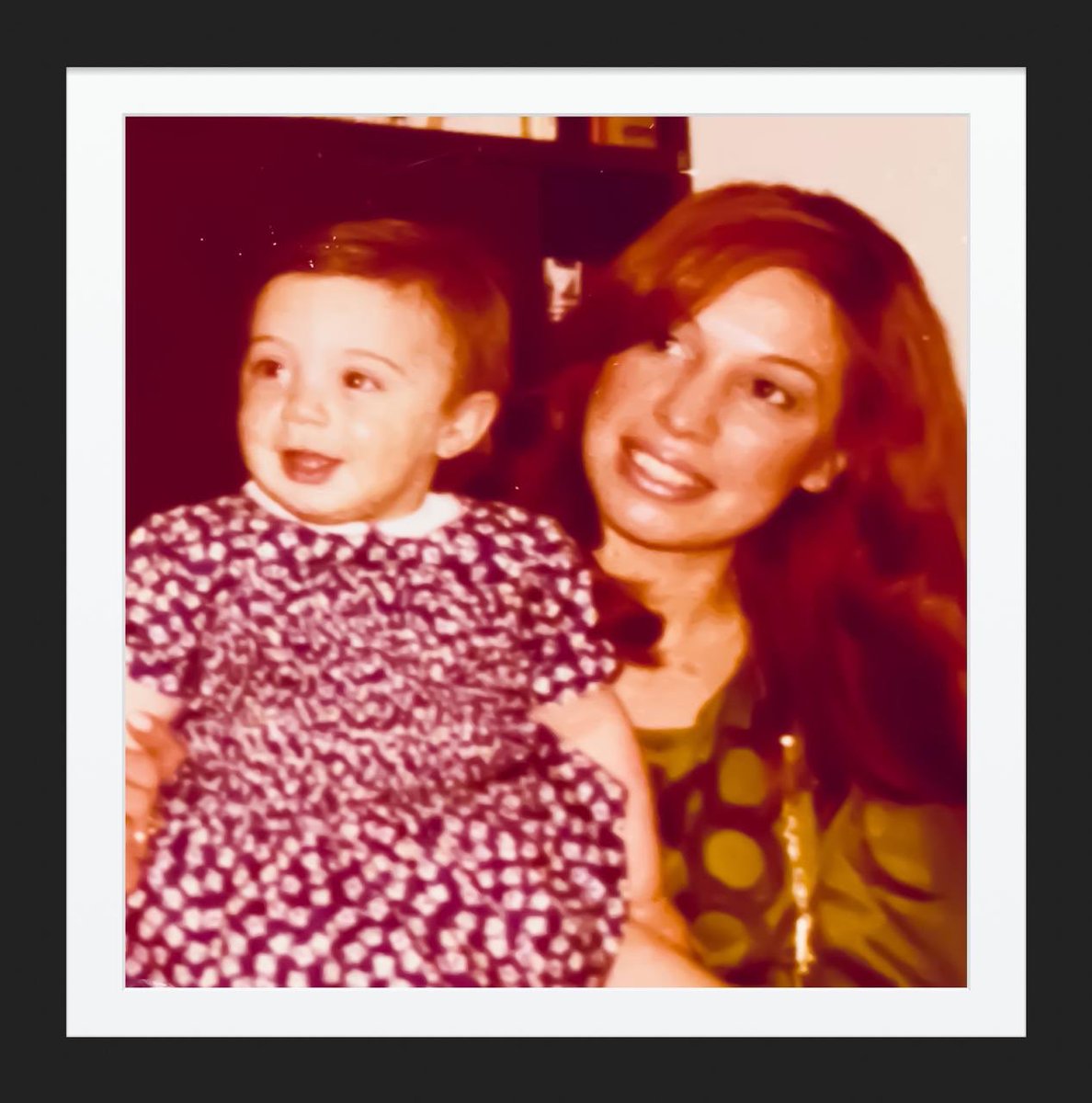 Hermosa, honesta, fuerte, valiente, sensible. Una mamá que da orgullo y la mejor abuela que mis hijos podían tener. Gracias por cuidarnos siempre. ¡Feliz cumple Mami! Te amo ♥️