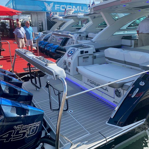 PlasDECK's tweet image. The combination of blue lighting and cold shades of PlasDECK decking will keep you cool on a hot day. We have a wide variety of decking colors and custom inlays to highlight the beauty of your boat. #formulaboats #plasdeck #miamiboatshow #MIBS2020 #yachts