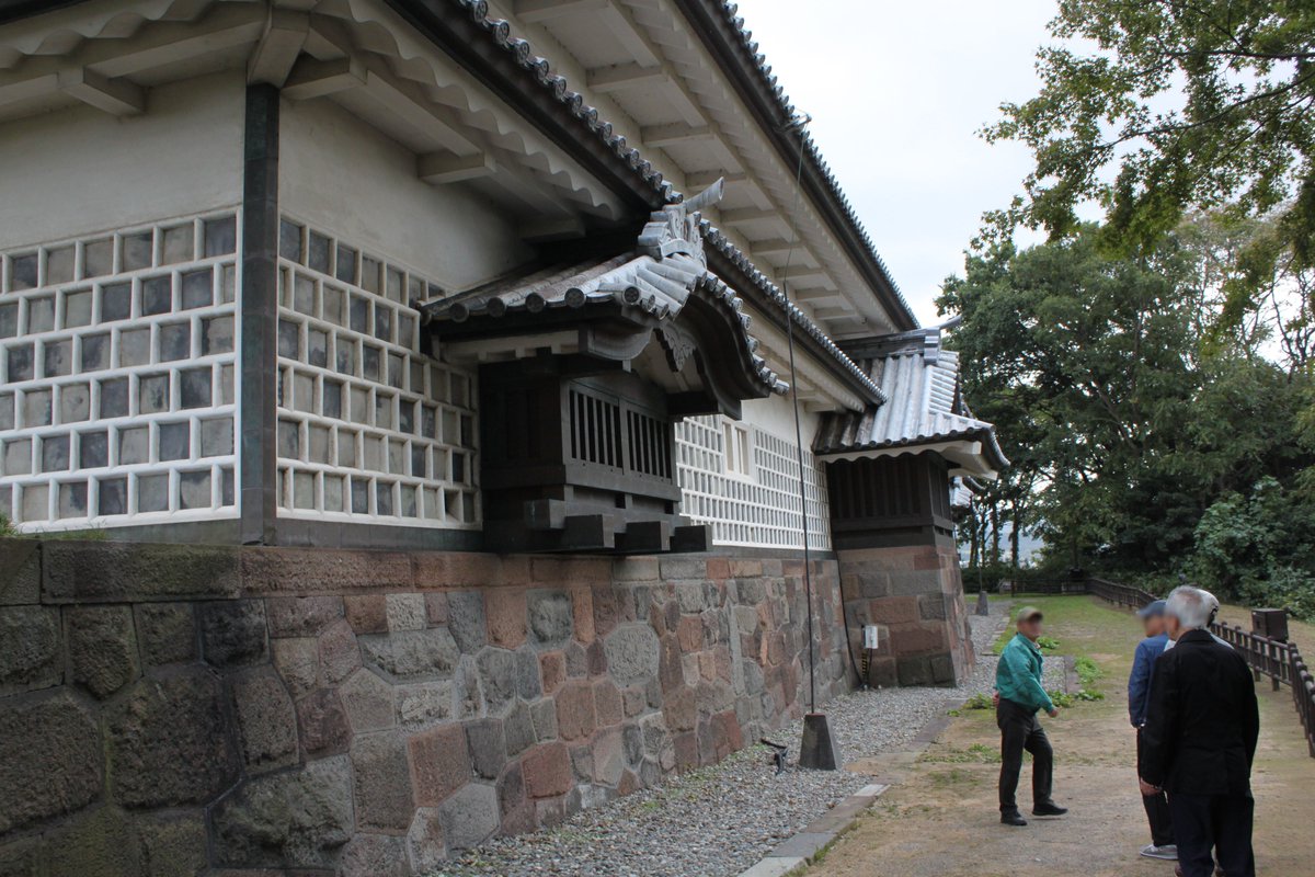 城翁 石落し 金沢城 三十間長屋 天守 三重櫓と呟き櫓門等にもあるが 整理がついてないので一旦中断 その前に これ どうなん と思うので 遠目には機能しそう 近くで見ると 昨年 ガイドさんに聞いた記憶があり ググると個人のブログです 城翁 石落し 金沢城 三十間長屋 天守 三重櫓と呟き櫓門等にもあるが 整理がついてないので一旦中断 その前に これ どうなん と思うので 遠目には機能しそう 近くで見ると 昨年 ガイドさんに聞いた記憶があり ググると個人のブログです