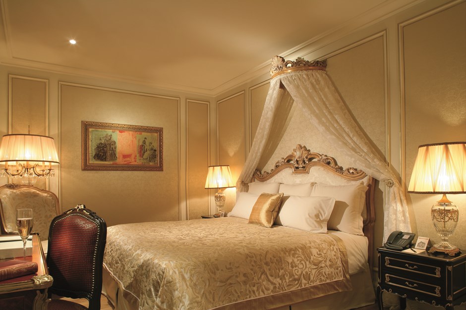 Experience Pierre Gagnaire’s fantastic three Michelin star restaurant – and the cutting edge of modern French cuisine – when you stay at <a href="/HotelBalzac/">Hotel Balzac Paris</a>. JJW Hotels &amp; Resorts

#HotelBalzac #ValentinesDay #SpecialOffer #Paris #Getaway

hotelbalzac.com/special-offers…