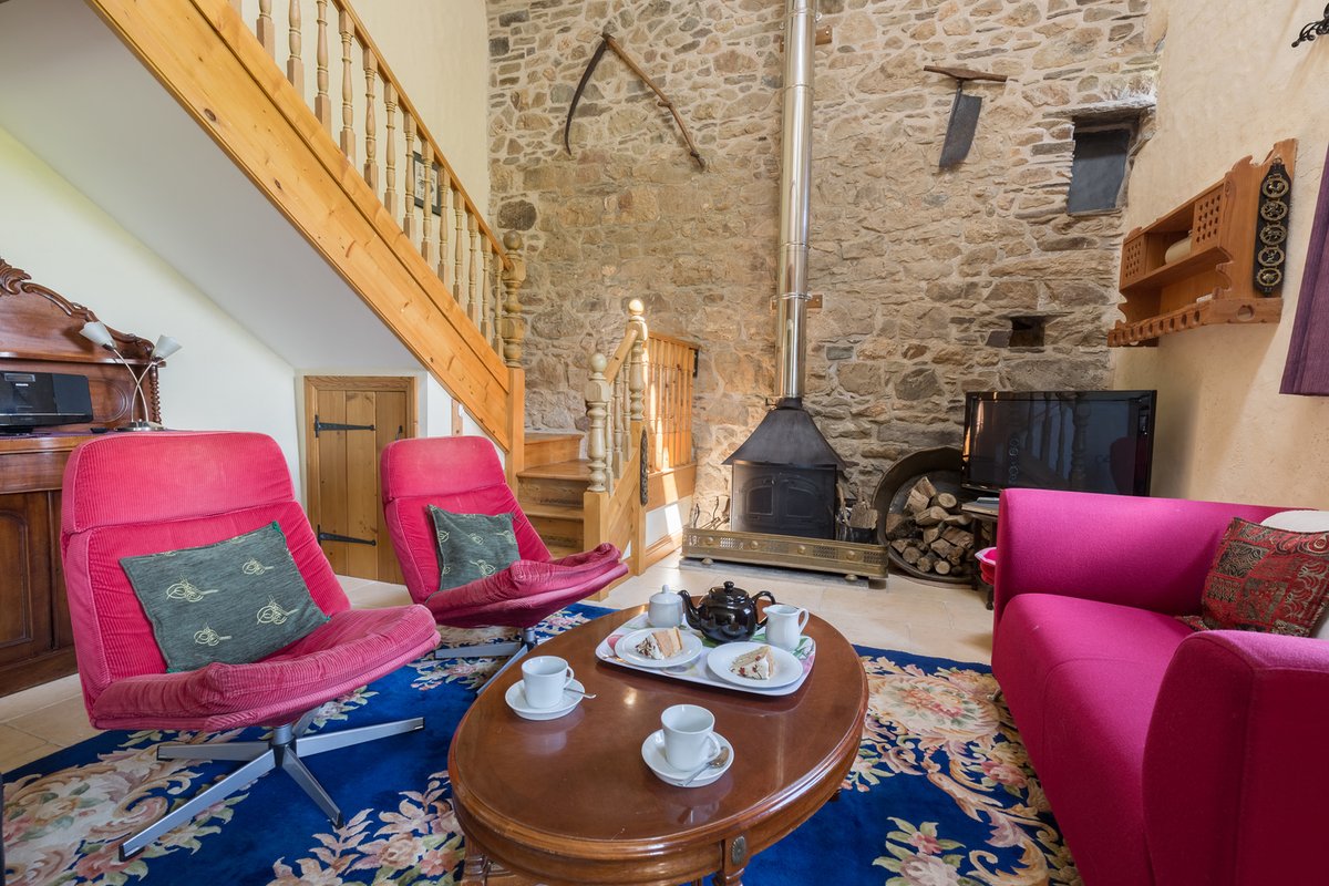 ecobarns's tweet photo. The Stables still has some Summer 2020 availability.  Visit our website to book this beautiful accommodation that sleeps 7 people with an amazing 40ft living space. https://t.co/dSTsxpg5gM https://t.co/xrVMXJy2GU