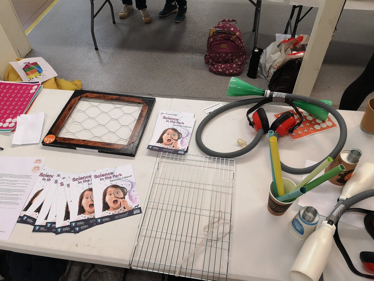 MarLav1984's tweet image. We&apos;re having fun at Curiosity Market doing science busking activities for the Nottingham Festival of Science and Curiosity. Getting Curious in Nottingham today. #FOSAC #CuriousNotts @IgniteFutures @STEMLearningUK @DerbyshireEBP @STEM_HUBNMSEY