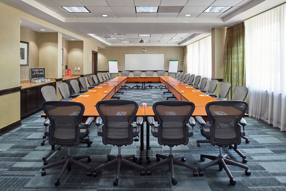 From intimate brainstorms to sprawling conferences, our venues can host events of all sizes. Utilize one of our all-inclusive packages to ensure all of your needs are met at our meeting center.
#meetings #events #business #conference #corporate #conferences #corporateevents